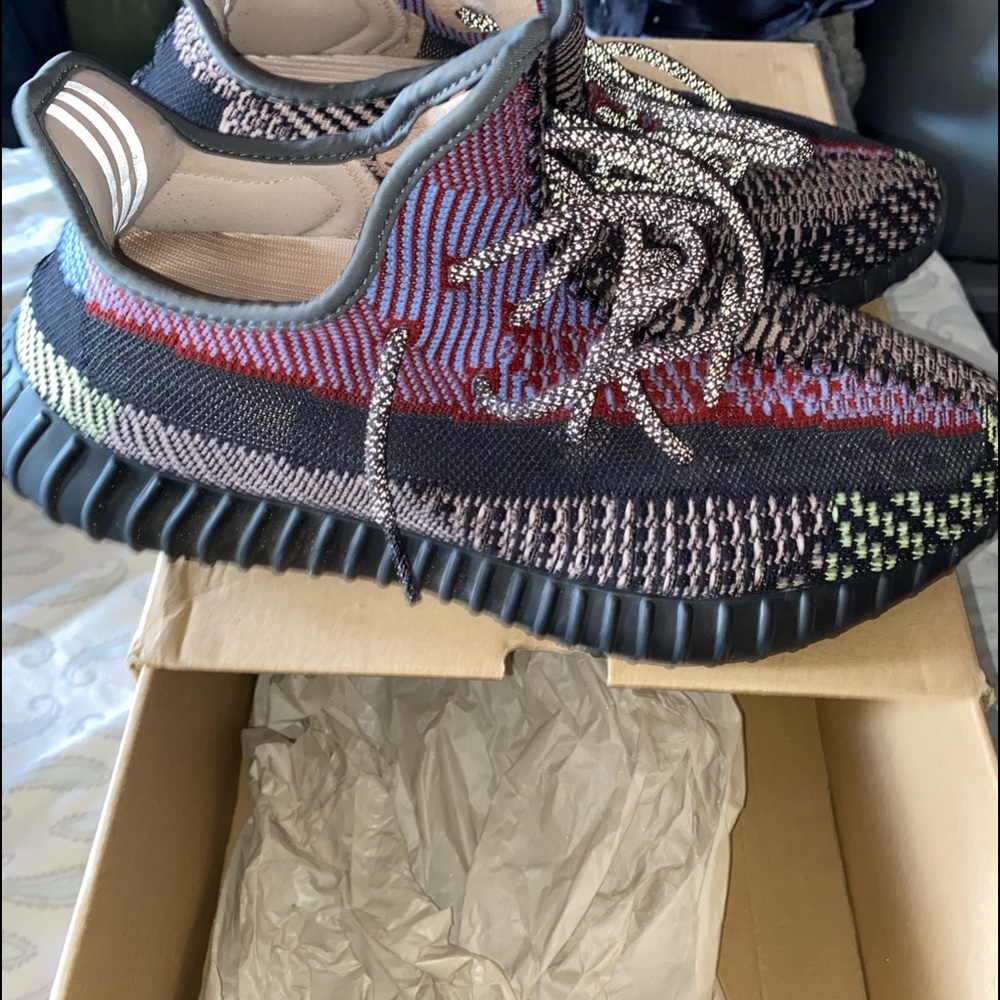 Lightly worn Yeezy 350s 10.5 looking for best offer